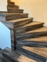  Bukoma schody s nosem Dbu Tmavy